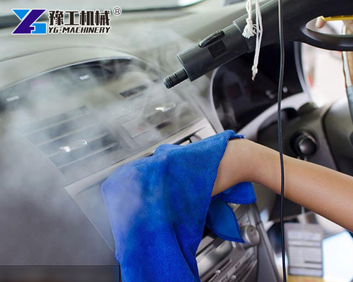 Car interior cleaning with dry ice