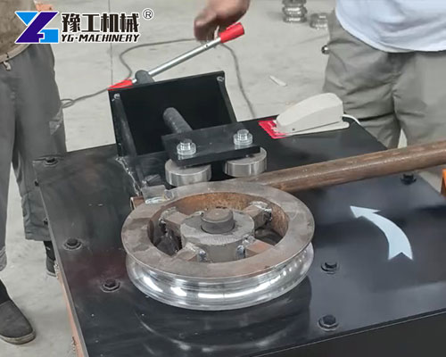 CNC pipe bender bends steel pipes precisely