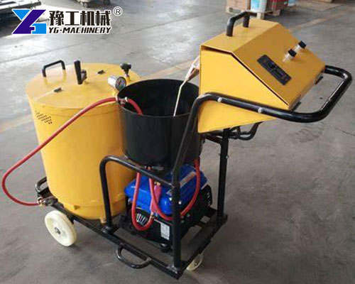 Compact asphalt crack sealing machine