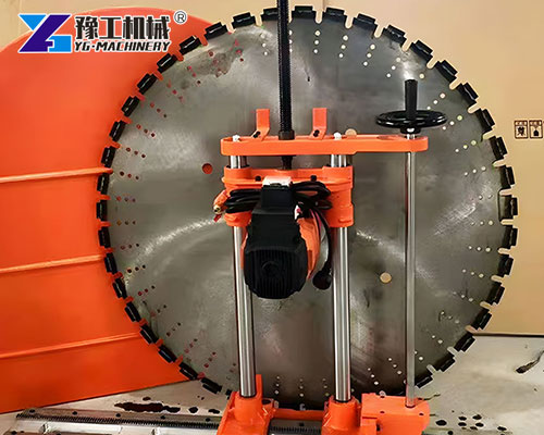 Compact hydraulic saw for tight spaces