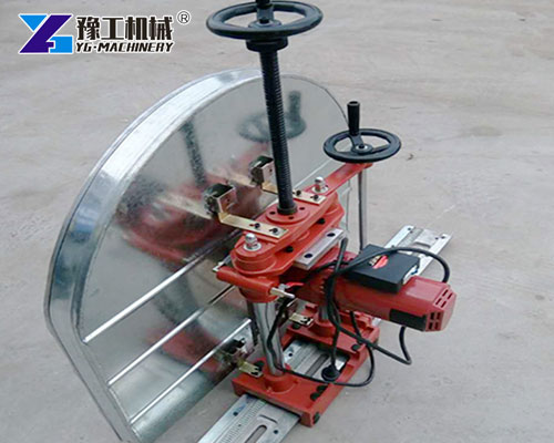 Deep-cut concrete saw with diamond blade