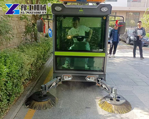 Electric road sweeper for eco-cleaning