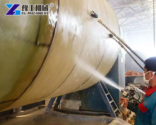 FRP Spray Machine Applying Glass Fiber on Mold