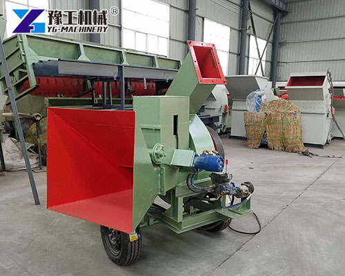 Heavy-duty PTO branch chipper working