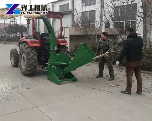 High-capacity tractor PTO wood chipper