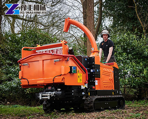 Hydraulic feed system wood chipper