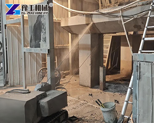 Hydraulic wire saw operating on site