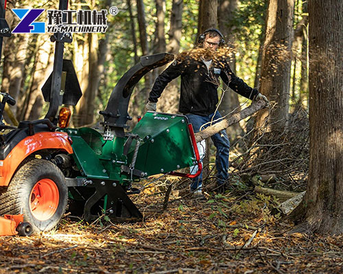Industrial wood chipper for forestry work