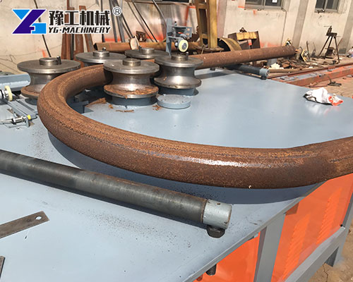 Metal tube bending machine shaping steel pipes