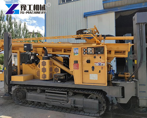 Mexican construction site drilling rig
