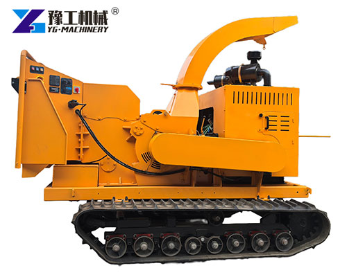 Tracked wood chipper machine