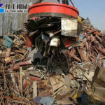Chilean scrap yard using hydraulic excavator magnet