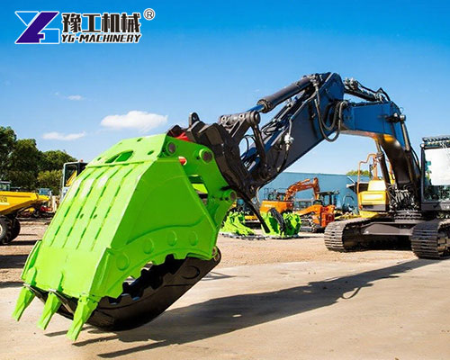 Excavator grapple bucket with reinforced steel fingers