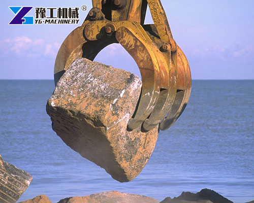 Hydraulic rock grab lifting large boulder