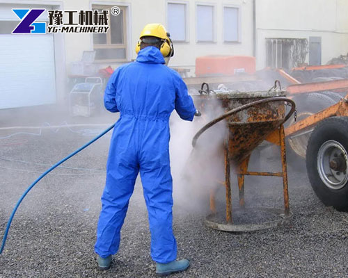Rust and paint removal by wet blasting