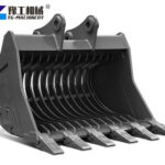 Skeleton bucket for excavator screening rocks