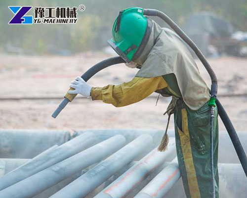 Wet sand blasting nozzle spraying surface