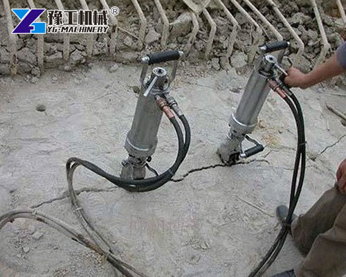 Concrete splitter machine for construction site work