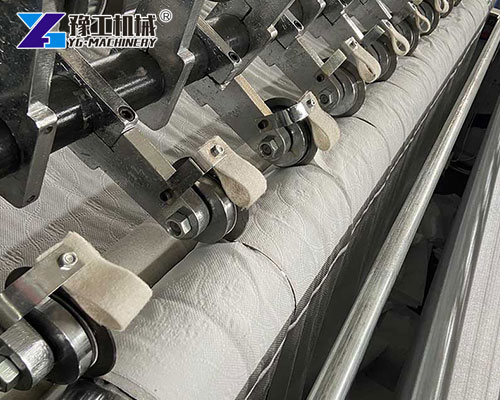 Durable toilet roll slitting machine with blades