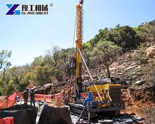 Hydraulic core drill rig working in mine