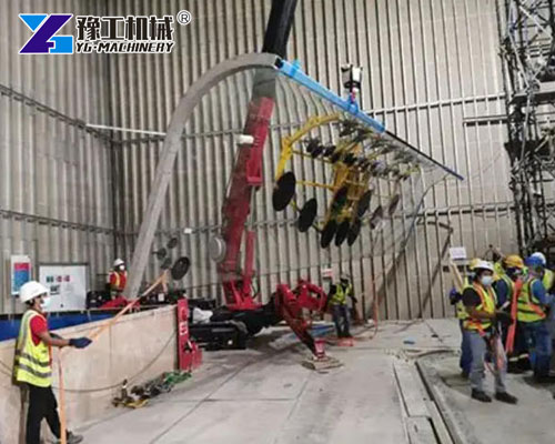 Large glass panel lifting with spider crane