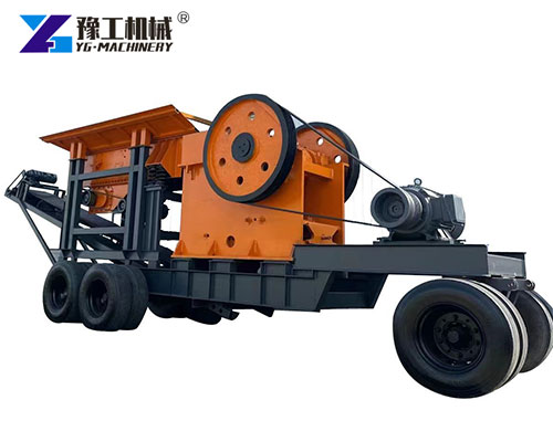Mobile jaw crusher crushing granite rocks efficiently