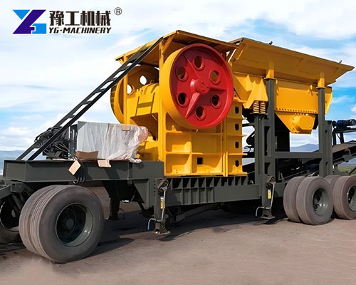 Mobile stone crusher plant operating at mine