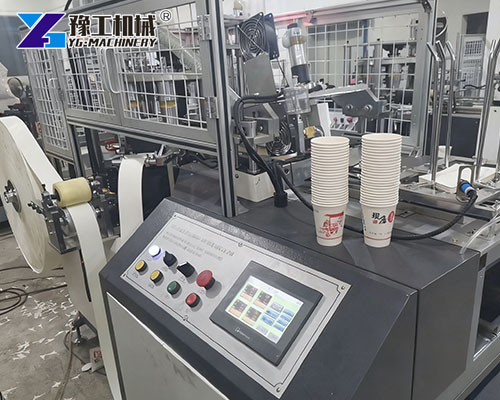 Paper cup forming machine with stable cup output