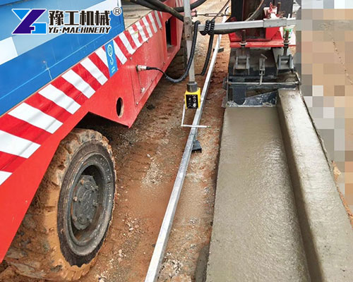 Slipform curb machine continuous curb construction