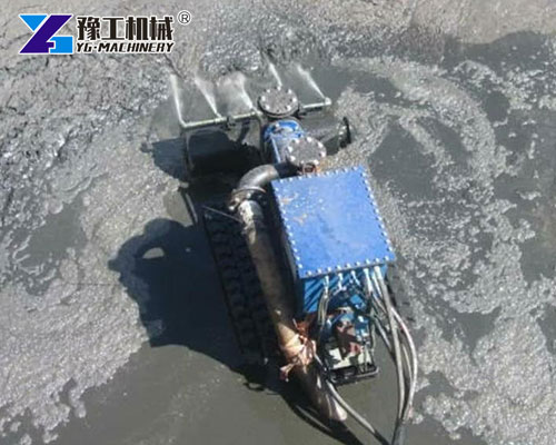 Industrial robot cleaning chemical storage tank