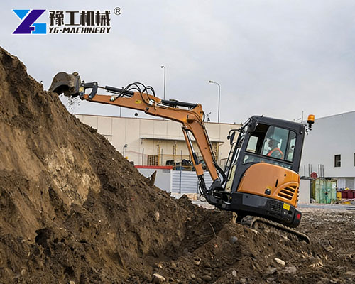 mini hydraulic excavator working in city