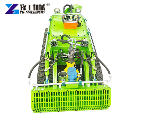 Sludge removal robot for oil storage tank